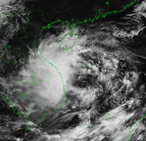 Bão số 5 suy yếu thành áp thấp nhiệt đới, miền Trung hứng đợt mưa lớn
